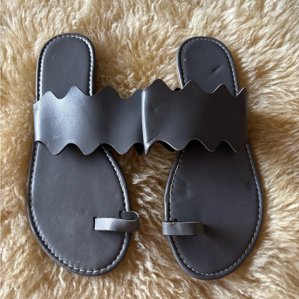 Wavy Strap Black Slide Sandals